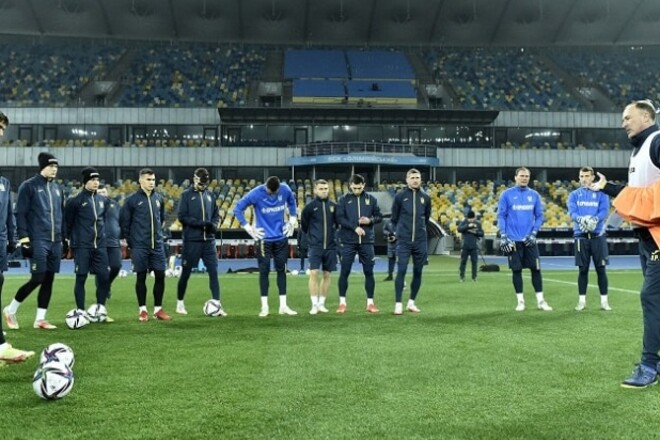 ФОТО. Збірна України провела тренування та подивилася футбол