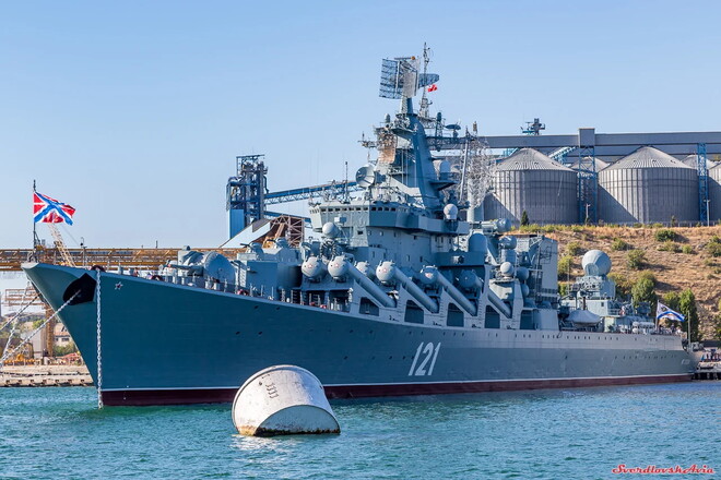 У рф підтвердили пожежу на крейсері Москва, про ракетний удар не сказали