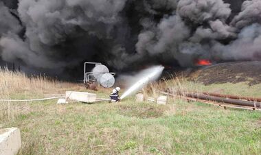 Рашисти обстріляли нафтопереробний завод у Луганській області