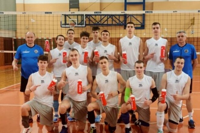 Сборная Украины U-18 по волейболу отправилась на отбор к чемпионату Европы