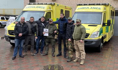 British-Ukrainian Aid передали Украине два автомобиля скорой помощи