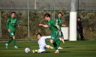 В расположении Ворсклы тренируются игроки Зари