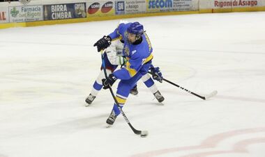 ЧС з хокею U-18. Україна у напруженому матчі поступилася Угорщині