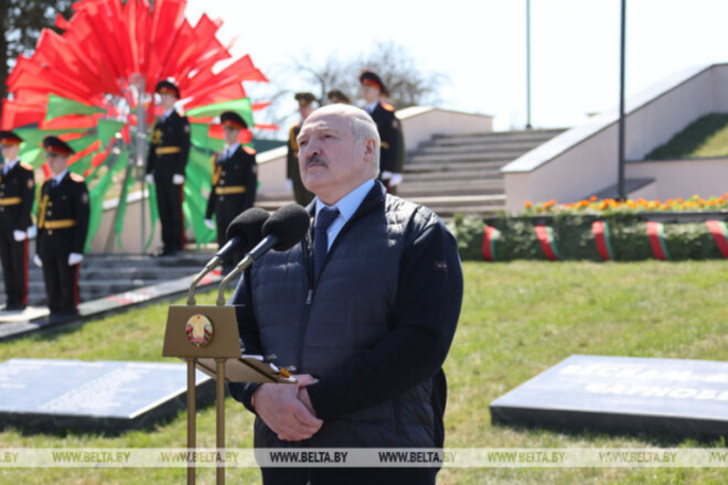 Нові марення Лукашенка: «Добре, що у нас диктатура. А на Заході солі немає»