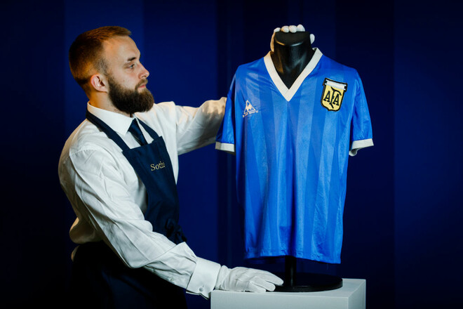 Легендарную футболку Марадоны продали за 8,5 миллиона евро