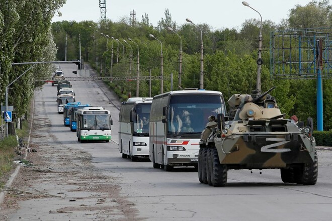 Из Азовстали выехало минимум 7 автобусов с украинскими защитниками