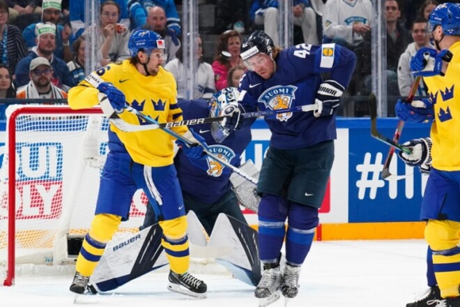ЧМ по хоккею. Швеция в дерби обыграла Финляндию, победа Швейцарии