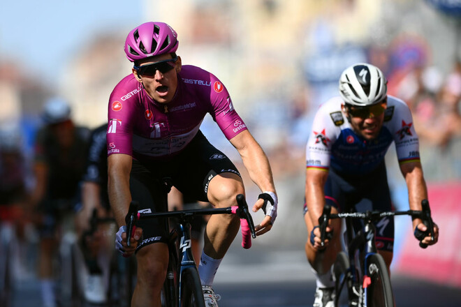 Джиро д’Италия. Третья победа Демара, сход Барде