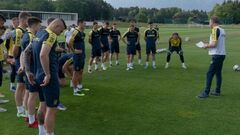 Петраков отказался проводить спарринги перед матчем с Шотландией