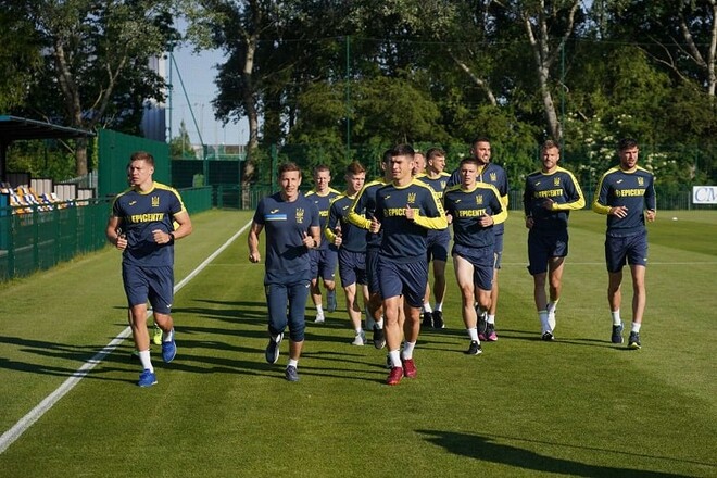Сборная Украины уже в Уэльсе, молодежка минимум в плей-офф, дроны от Ярика