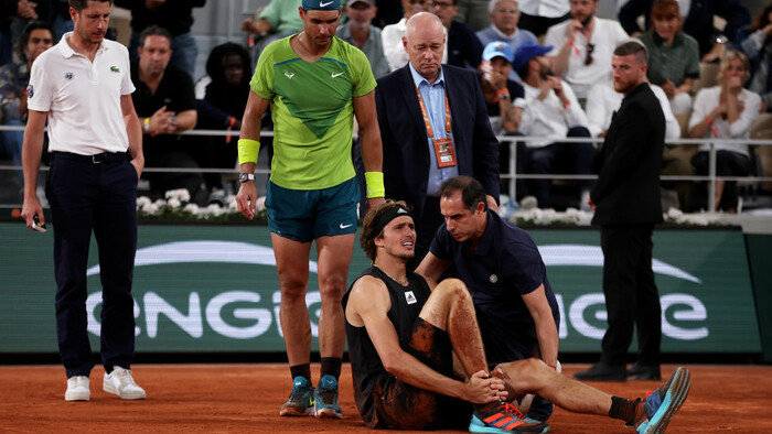 ФОТО. Зробить все, щоб повернутись сильнішим. Звєрєв переніс операцію