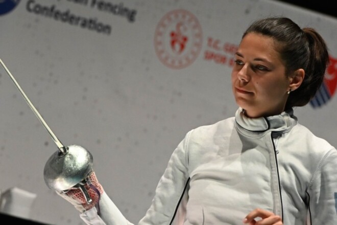 Украинка Влада Харькова завоевала золото на чемпионате Европы по фехтованию