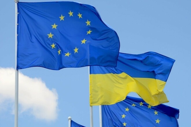 ОФИЦИАЛЬНО. Украине предоставлен статус кандидата в Евросоюз!