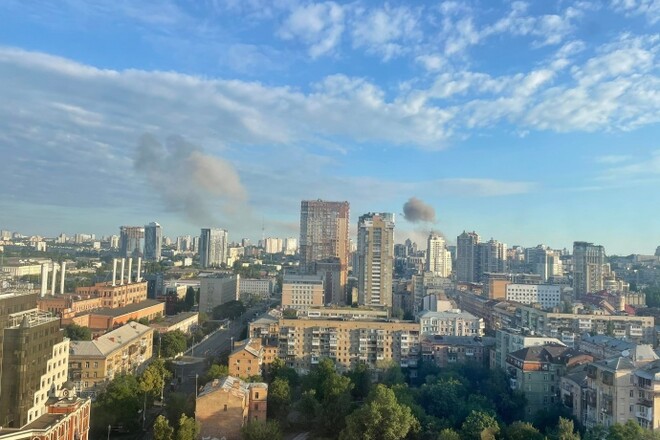 ФОТО. Ракетный удар по Киеву. Снаряд попал в 9-этажный дом