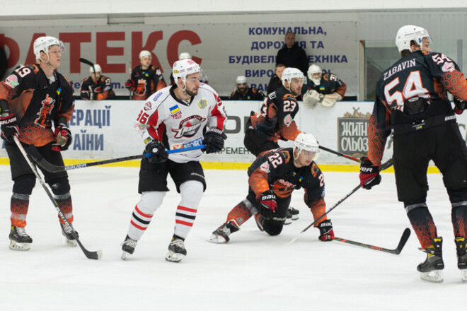 Донбас виграв, дискваліфіковані були на льоду. Клуб можуть виключити з УХЛ
