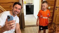 ФОТО. Шахтер поддержал мальчика из Мариуполя, который потерял родителей