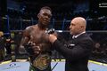 Адесанья и Волкановски с победами по очкам сохранили титулы чемпионов UFC