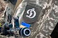 ФОТО. Динамо передало два автомобиля подразделению, в котором воюют фанаты