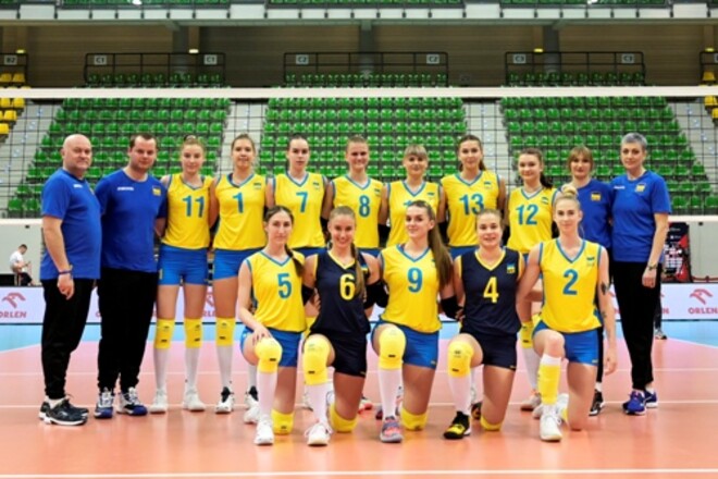Украинские волейболистки готовятся к финальному турниру Евро U-21