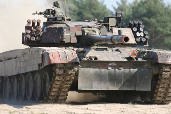 Істотна допомога. Польща передала Україні нову партію танків