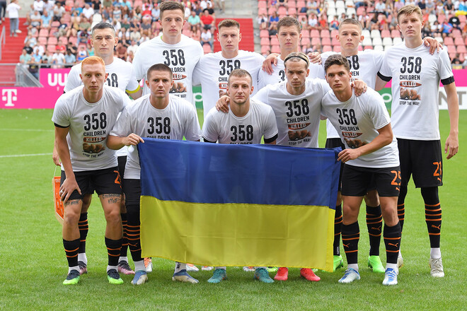 Нічия Шахтаря, перемога Дерев'янченка, трофеї Ліверпуля та Баварії