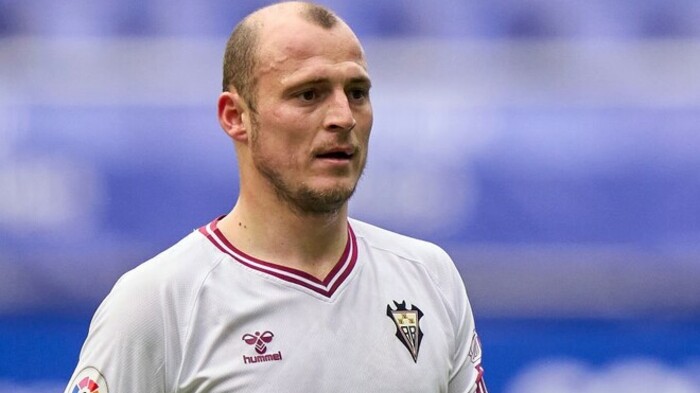 ФОТО. Зозуля побывал на концерте Вакарчука в Мадриде и сделал ему подарок