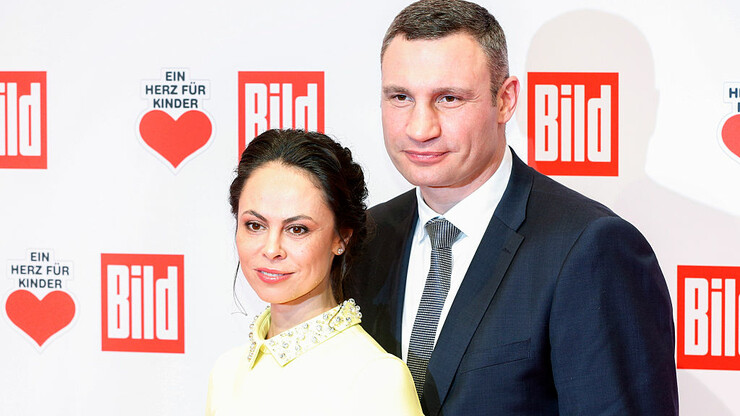 Жена виталия кличко фото