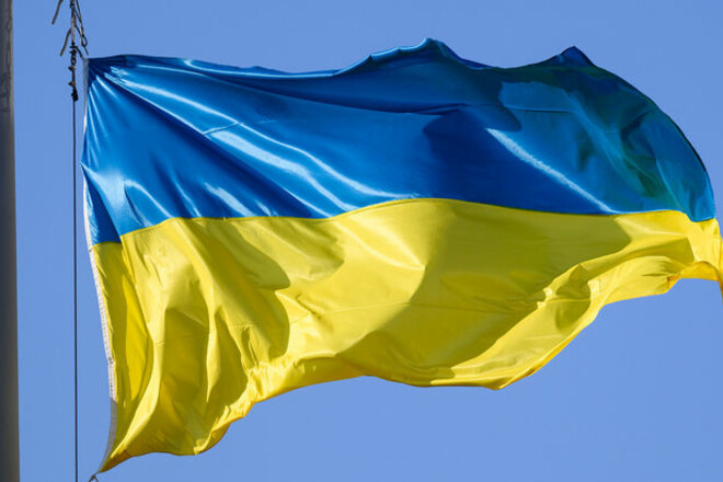 На открытии УПЛ подняли уникальный флаг Украины с 46-летней историей