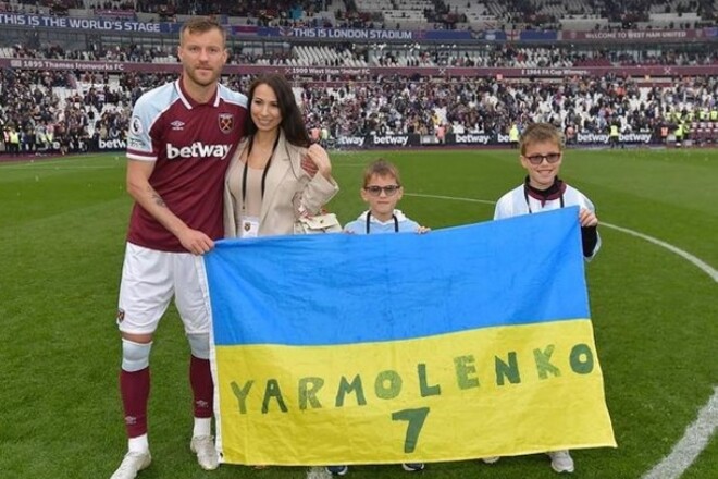 ВИДЕО. Ярмоленко с сыновьями поздравил всех с Днем Независимости Украины