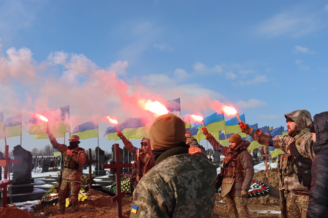 Українські ультрас створили фонд Трибуна Героїв