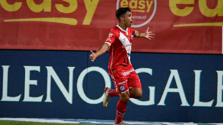 Video.  Goal from 70 meters scored in the Argentine championship