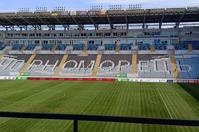 ФОТО. В Одессе украинизировали трибуну стадиона Черноморец