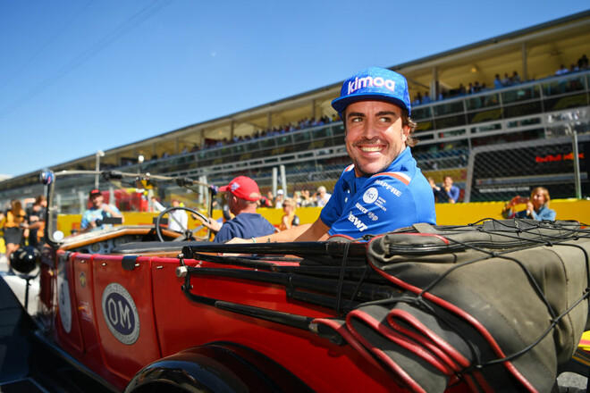 Алонсо повторил рекордное достижение Райкконена в Формуле-1