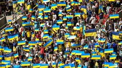 Украина уничтожила Армению, шедевр Месси, уход Федерера, Роналду разбил нос