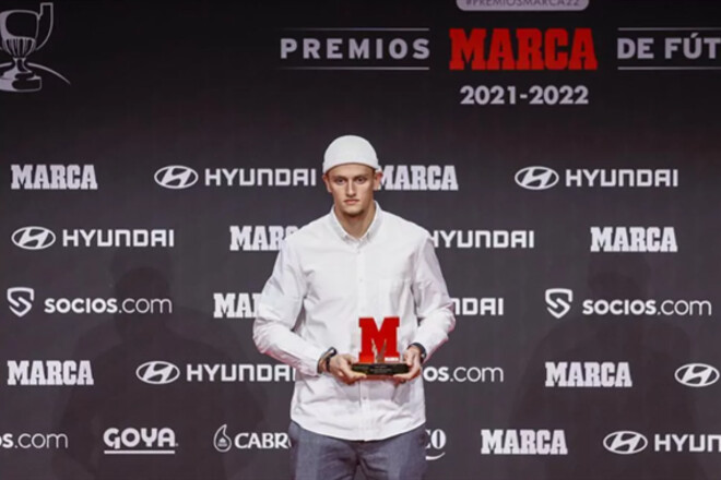Лунин и Федотов получили награду от Marca