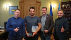 Впервые в истории украинец переплыл Северный пролив. И посвятил бойцам ВСУ