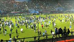 ВИДЕО. Массовая драка на стадионе в Индонезии. Погибло 174 человека