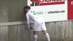 ВИДЕО. Головой в стену. Футболист в Германии получил нокаут во время игры
