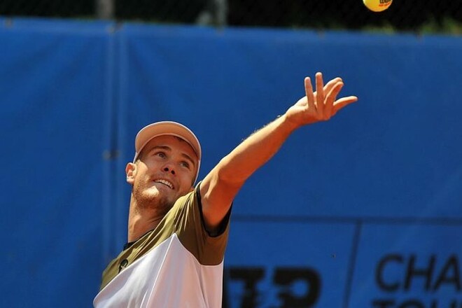 Украинский теннисист уверенно прошел во второй раунд турнира в Германии