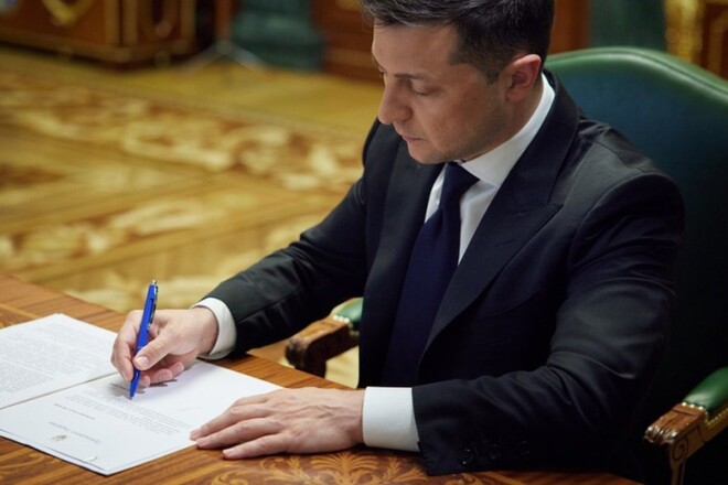 Зеленський ввів у дію санкції проти Януковича, Дерипаски та Курченка