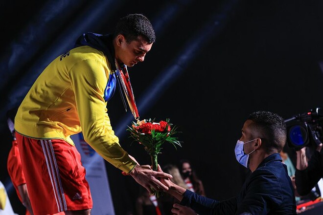 Украинец Захареев вышел в полуфинал чемпионата мира по боксу