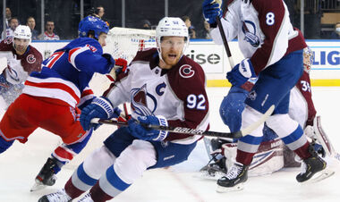 НХЛ. 7 шайб Колорадо, 10 поспіль поразка Філадельфії, камбек Вегаса