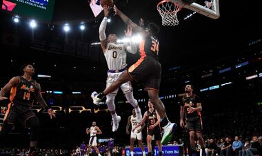 НБА. Лейкерс обіграли Орландо, 51 очко Дюрента, тріпл-дабл Адетокунбо