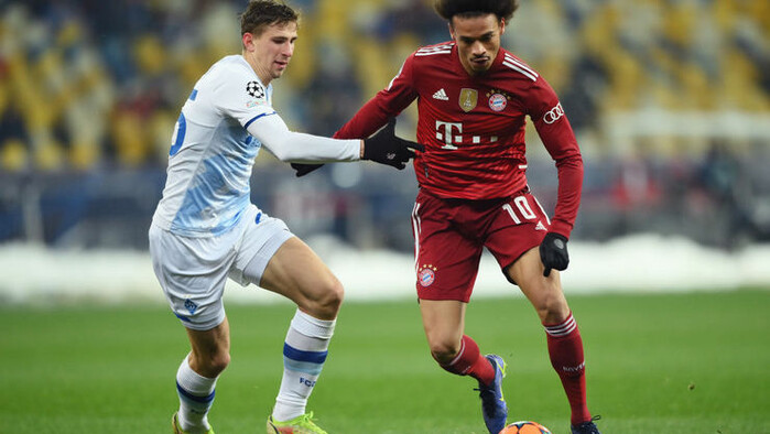 ФОТО. Забарний зі своєю дівчиною засмагає на тлі пальм