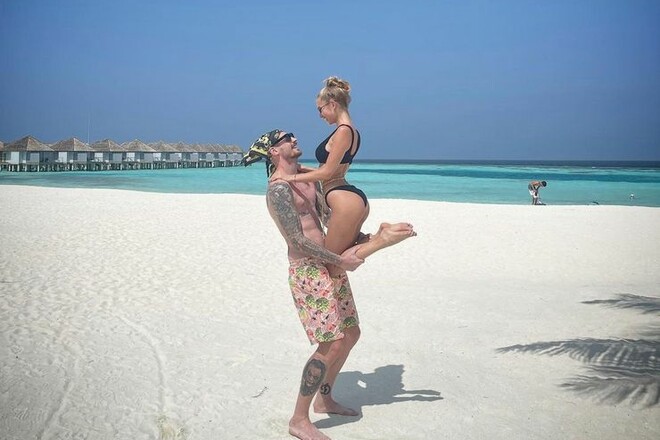 ФОТО. Это любовь. Вратарь Динамо отдыхает на Мальдивах с женой