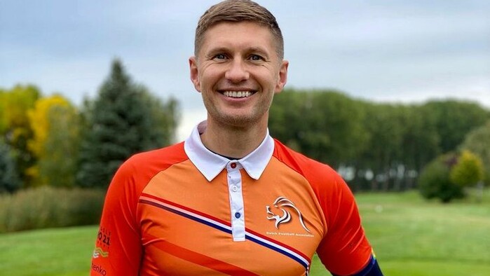 ФОТО. Втішається піском та кокосами. Левченко відпочиває на Занзібарі