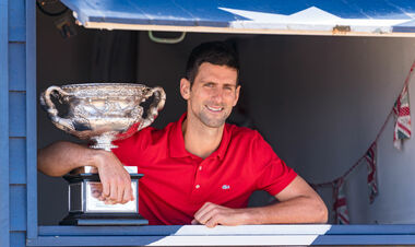 Проблемы с визой. Пограничники задерживают въезд Джоковича в Австралию