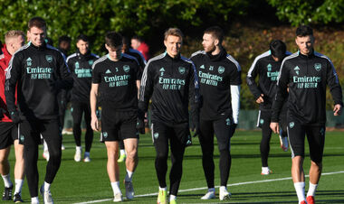 ФОТО. Арсенал сыграет в полностью белой форме. Акция против убийств