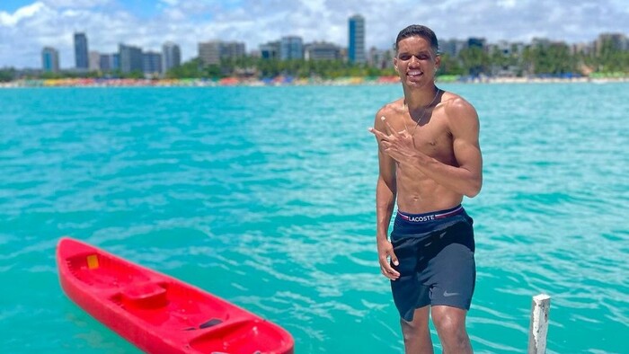 ФОТО. Это любовь. Футболист Шахтера страстно поцеловал жену