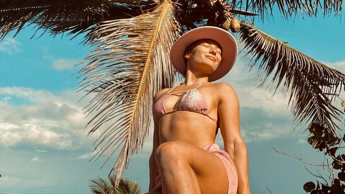 ВІДЕО. Українка з UFC роз'їжджає по Маямі в бікіні